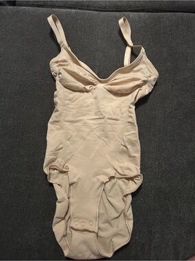 SKIMS-Beige Women’s Shapewear Bodysuit — Light Nude